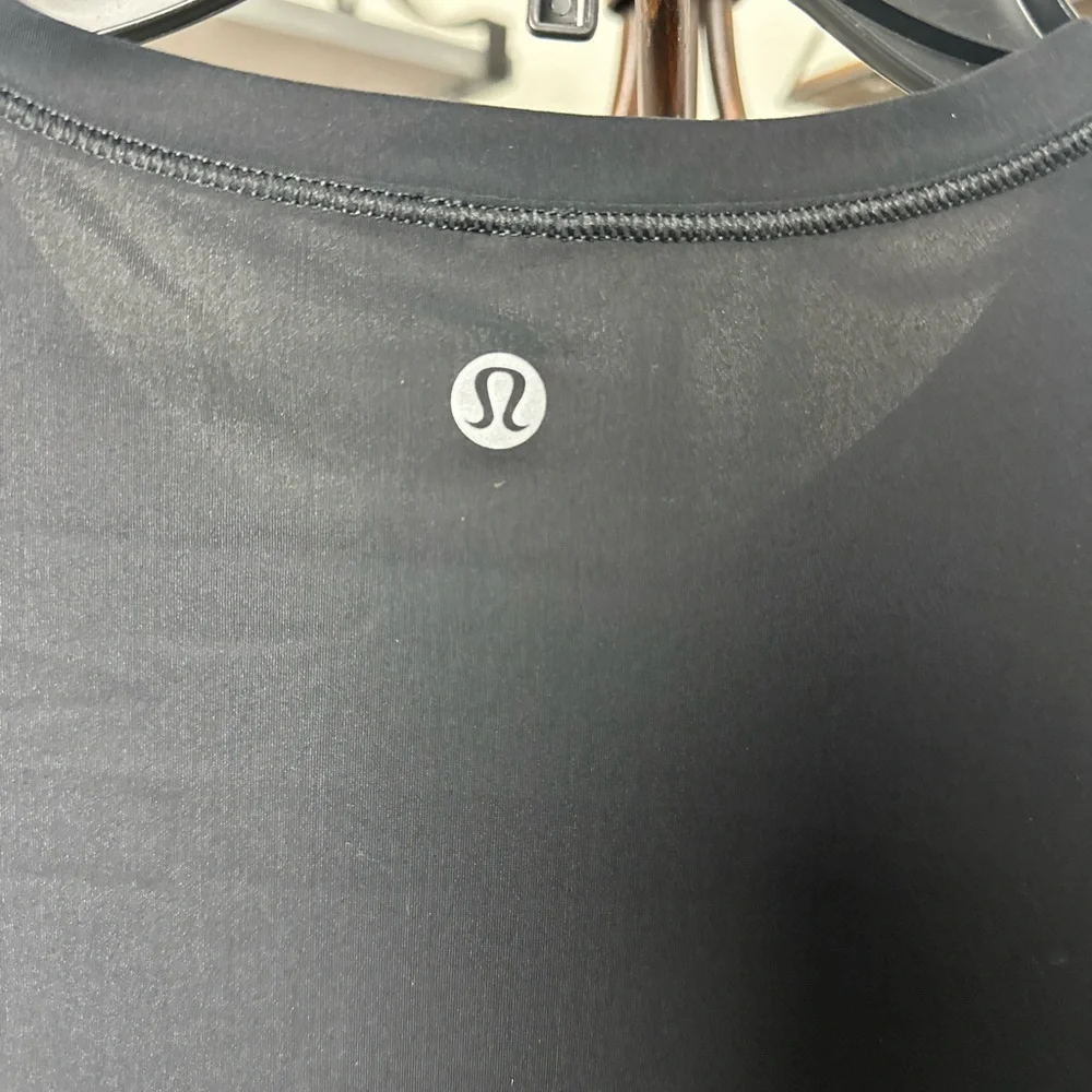Lululemon Sole Training Short Sleeve polka dot size 4 no size tag - Picture 7 of 7